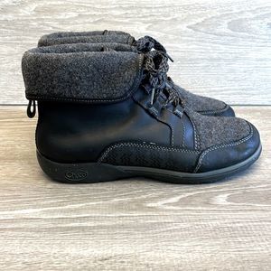 Chaco Barbary Women’s Size 9.5 Black Nubuck Leather Charcoal Wool Ankle Boots